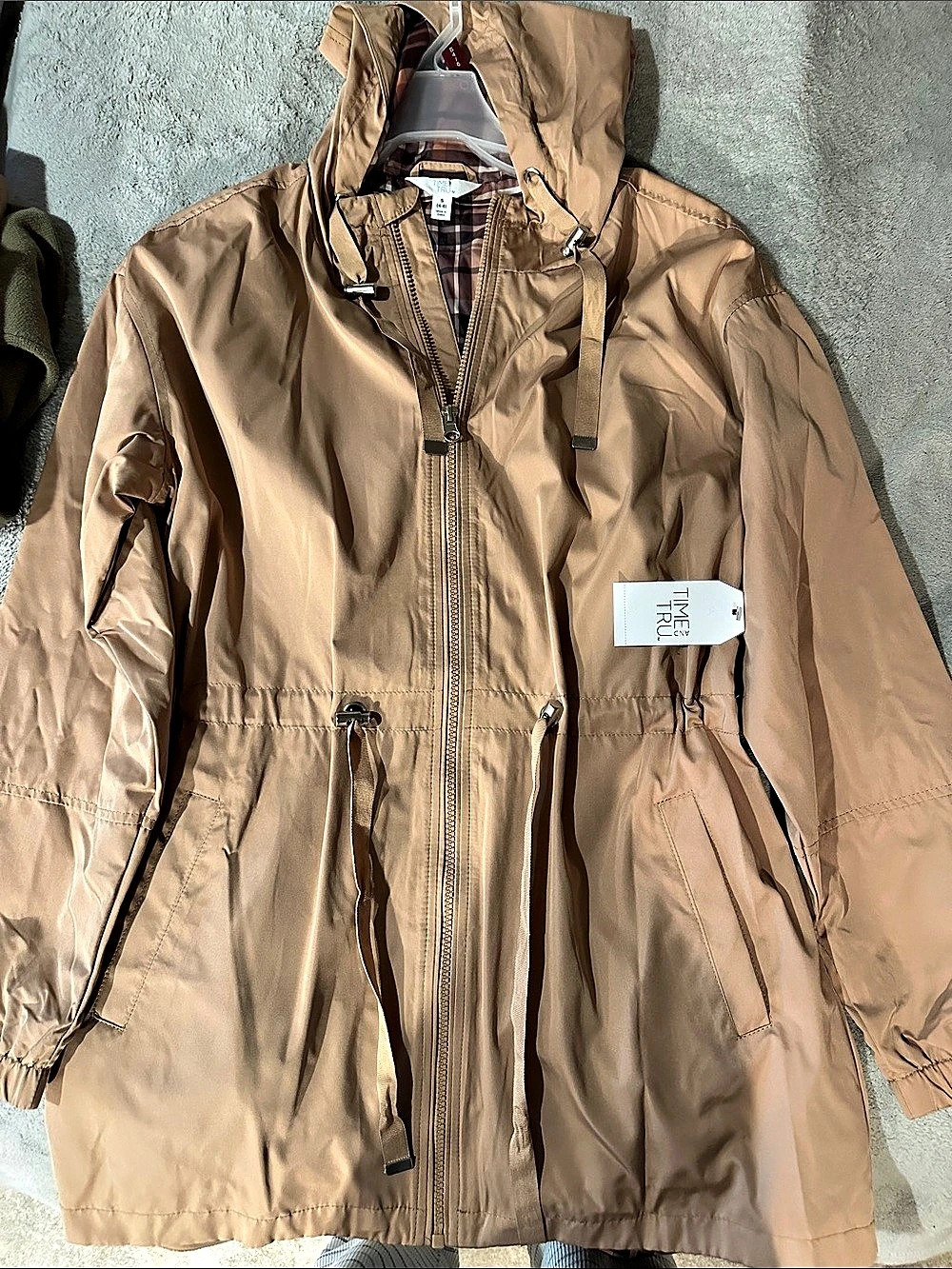 Time and Tru Hooded rain Jacket in caramel light brown Size small (4-6) NWT